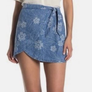 Free People Women’s LIGHT Denim White Floral Pattern Side Tie Mini Skirt SZ 0